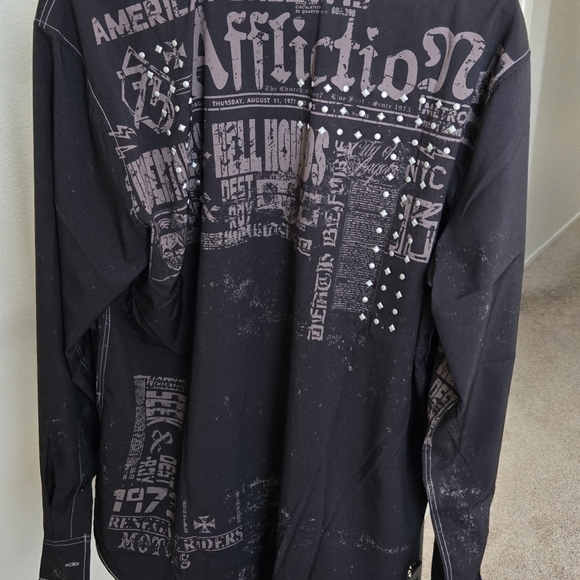 Affliction Lightweight Button Down Shirt - Picture 5 of 5